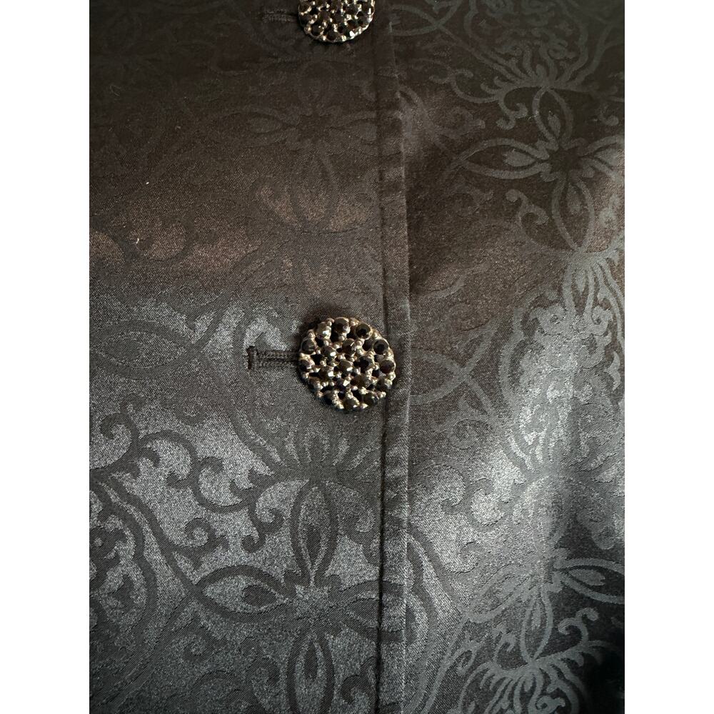 Chico’s Allaro 7/8 Sleeve Jacket Womens Size 2 Black Scroll Pattern Button New - Picture 3 of 11